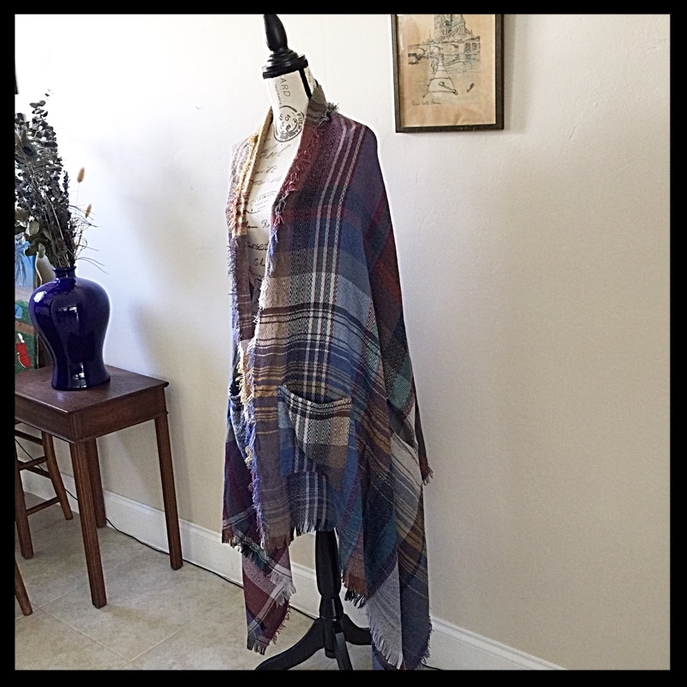 Only 1 Left!! Plaid Ruana With Pockets Poncho Wrap - Picture 5 of 7